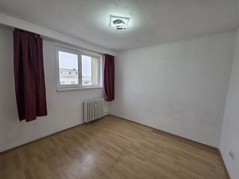 Colentina, intersectie Fundeni, bloc reabilitat, stradal, vedere spate,