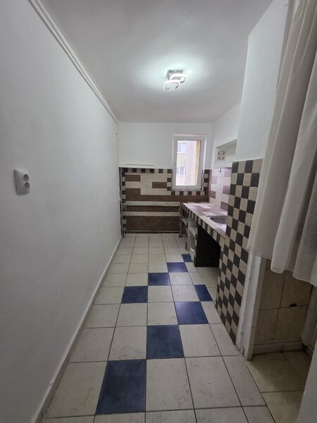 Colentina, intersectie Fundeni, bloc reabilitat, stradal, vedere spate,