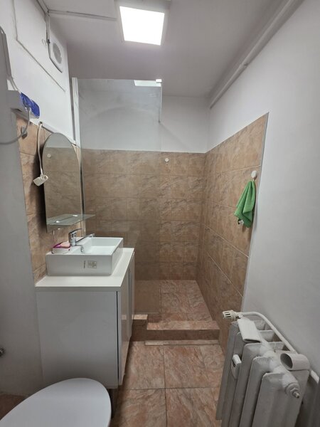 Colentina, intersectie Fundeni, bloc reabilitat, stradal, vedere spate,