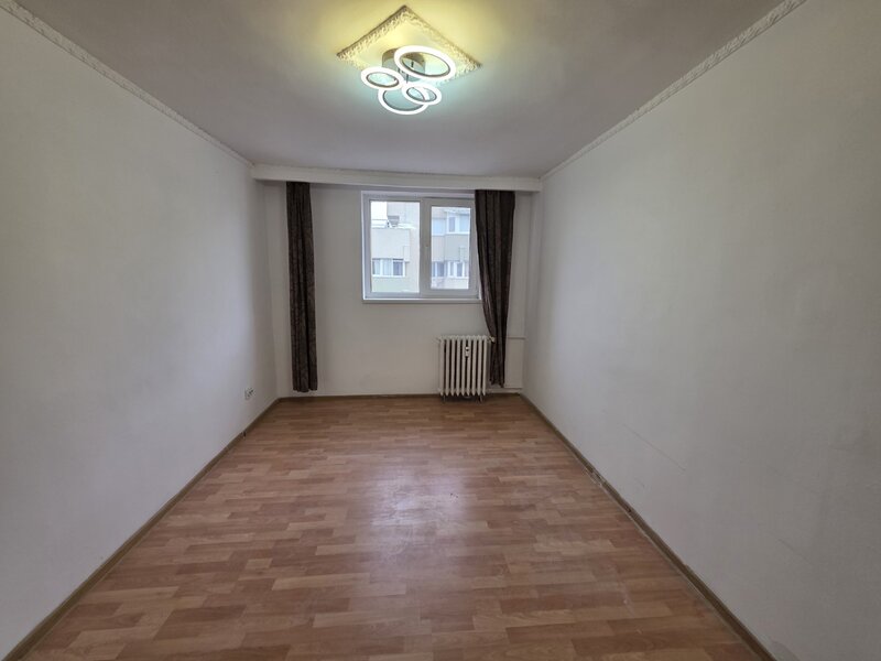 Colentina, intersectie Fundeni, bloc reabilitat, stradal, vedere spate,