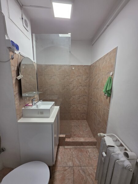 Colentina, intersectie Fundeni, bloc reabilitat, stradal, vedere spate,