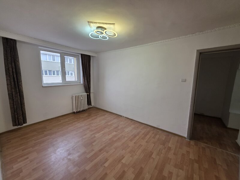 Colentina, intersectie Fundeni, bloc reabilitat, stradal, vedere spate,