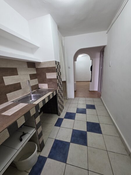 Colentina, intersectie Fundeni, bloc reabilitat, stradal, vedere spate,