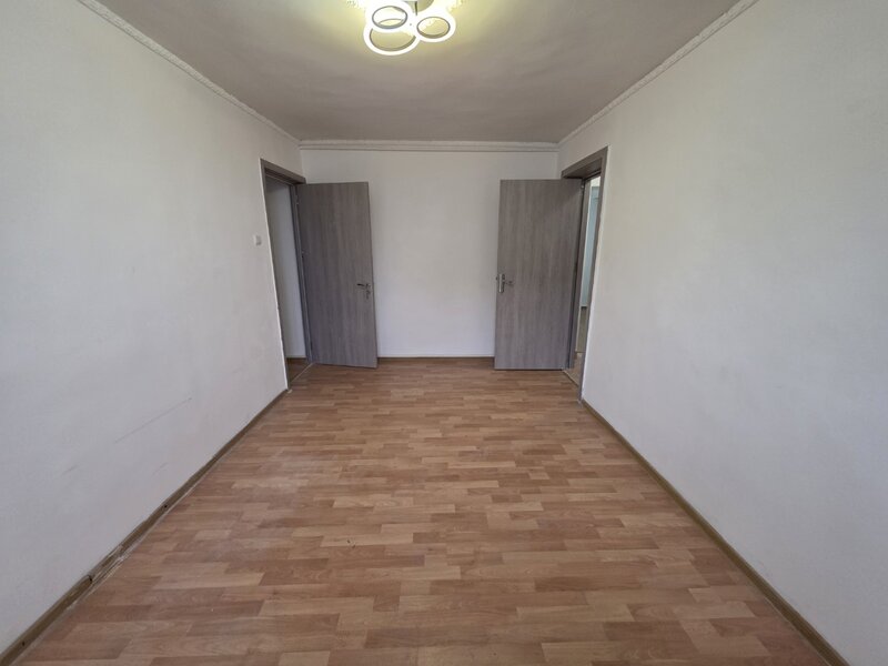 Colentina, intersectie Fundeni, bloc reabilitat, stradal, vedere spate,