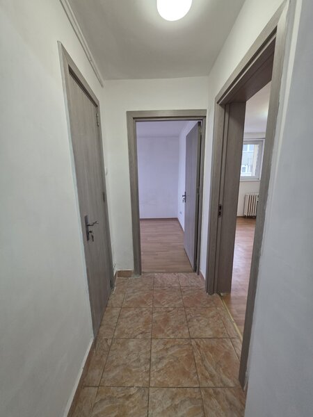 Colentina, intersectie Fundeni, bloc reabilitat, stradal, vedere spate,