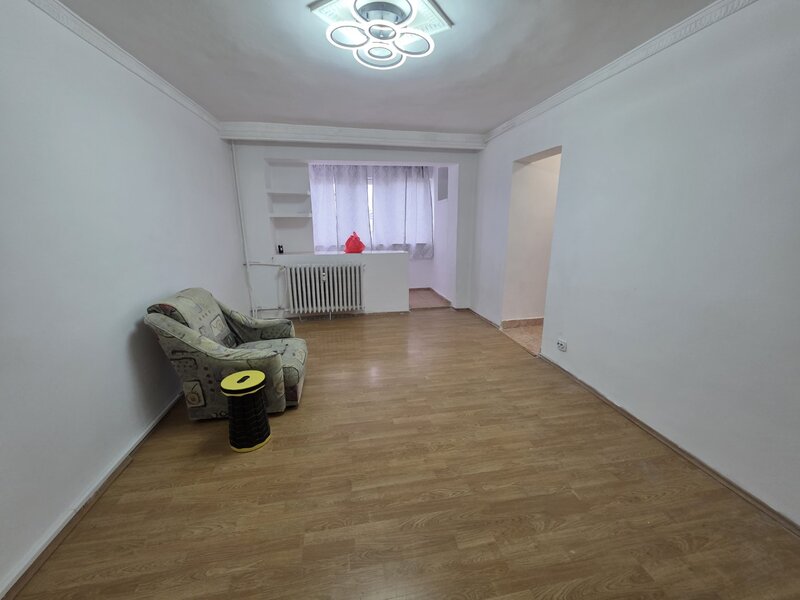 Colentina, intersectie Fundeni, bloc reabilitat, stradal, vedere spate,