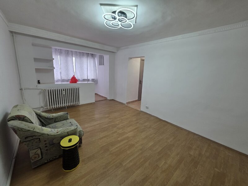 Colentina, intersectie Fundeni, bloc reabilitat, stradal, vedere spate,